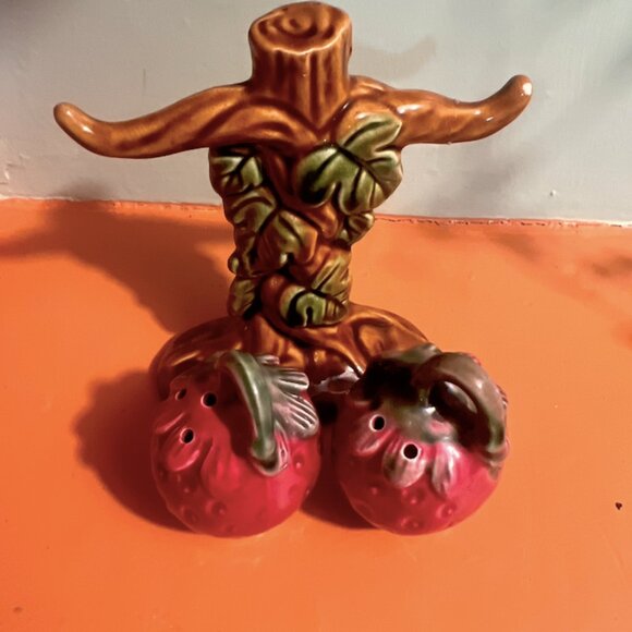 1940s Japanese Hanging Strawberry Salt & Pepper Shakers | Fruit Garden Kitchen - Picture 7 of 10
